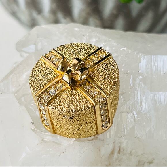 CHRISTIAN DIOR Round Present Hat Gift Box Brooch - Picture 12 of 13